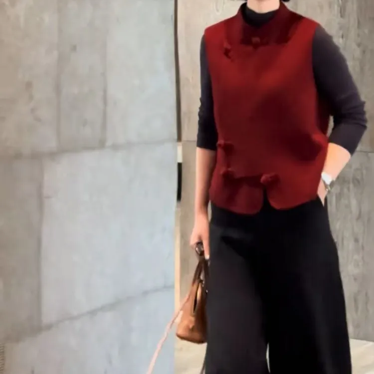 红色系穿搭外套女2025秋冬季中国风马夹新中式盘扣马甲拜年服