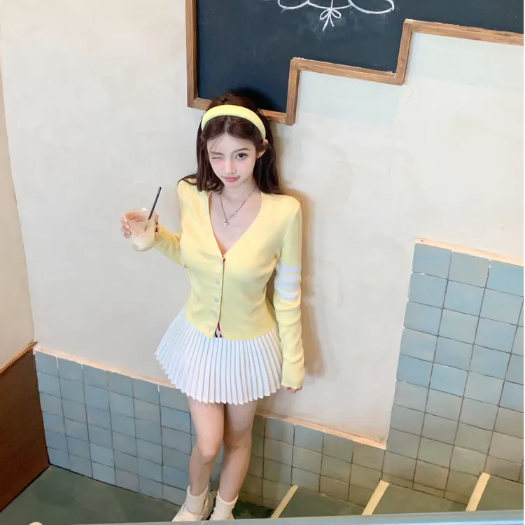 学院风开衫女毛衣短款小外套v领外搭修身针织衫开衫高腰百褶裙