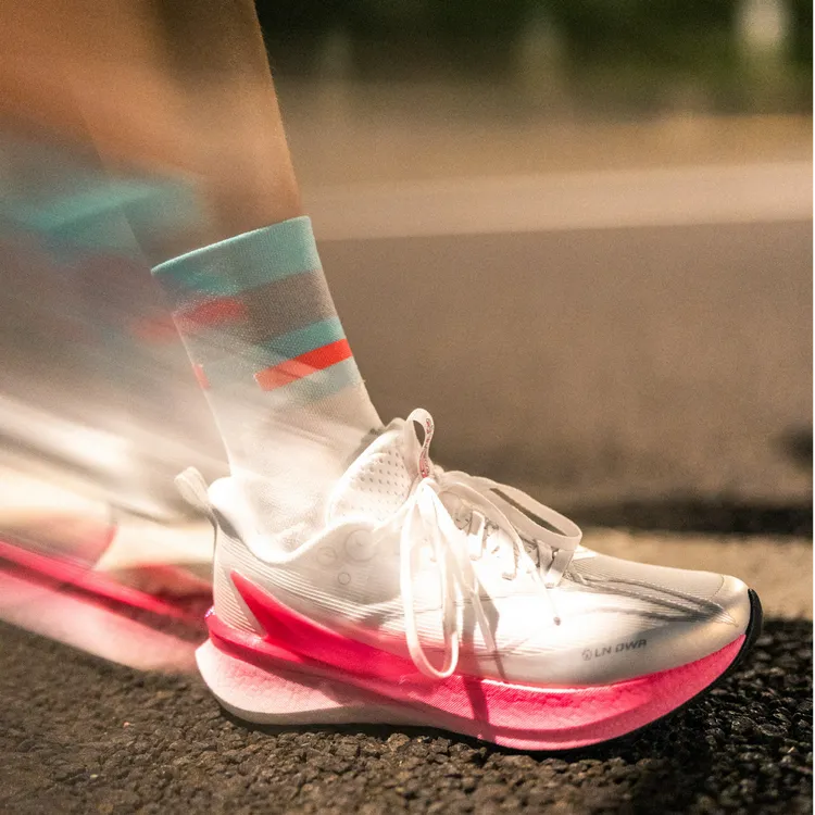 李宁冬季新赤兔8PRO男女竞速跑鞋2025运动跑步鞋ARPV015/ARPV016