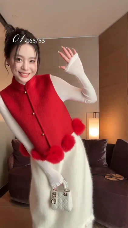 韩系新年氛围感红色小球马甲叠穿打底上衣立体蓬蓬感半身裙三件套