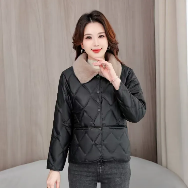 2025今年流行的外套常规款宽松型翻领中老年女装百搭秋冬外套棉服