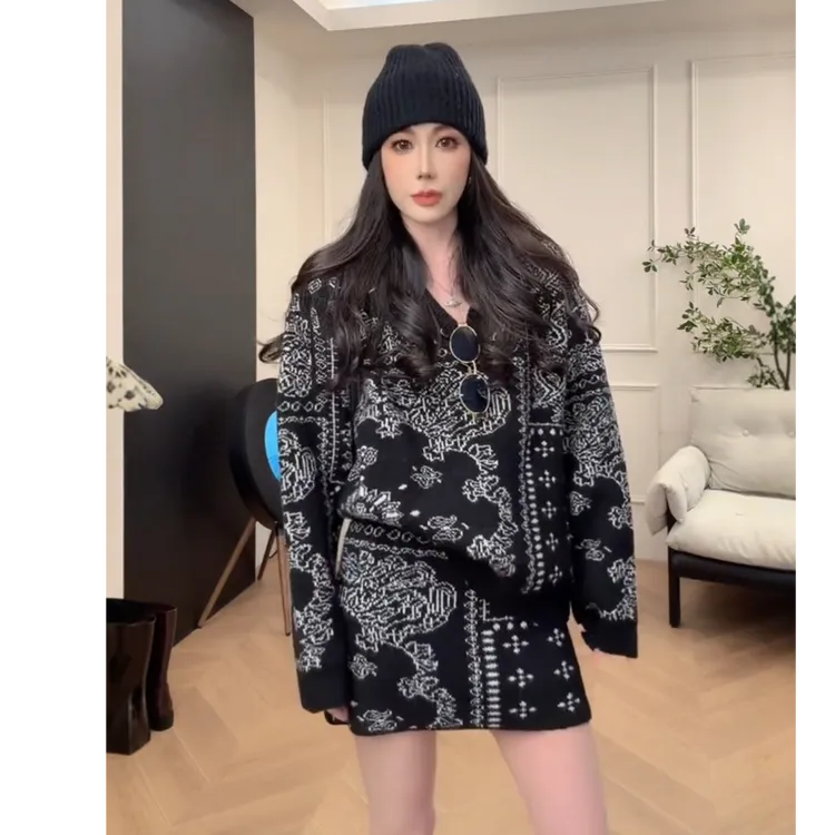 复古图腾撞色加厚V领毛衣两件套2025秋冬季时尚提花气质套装潮