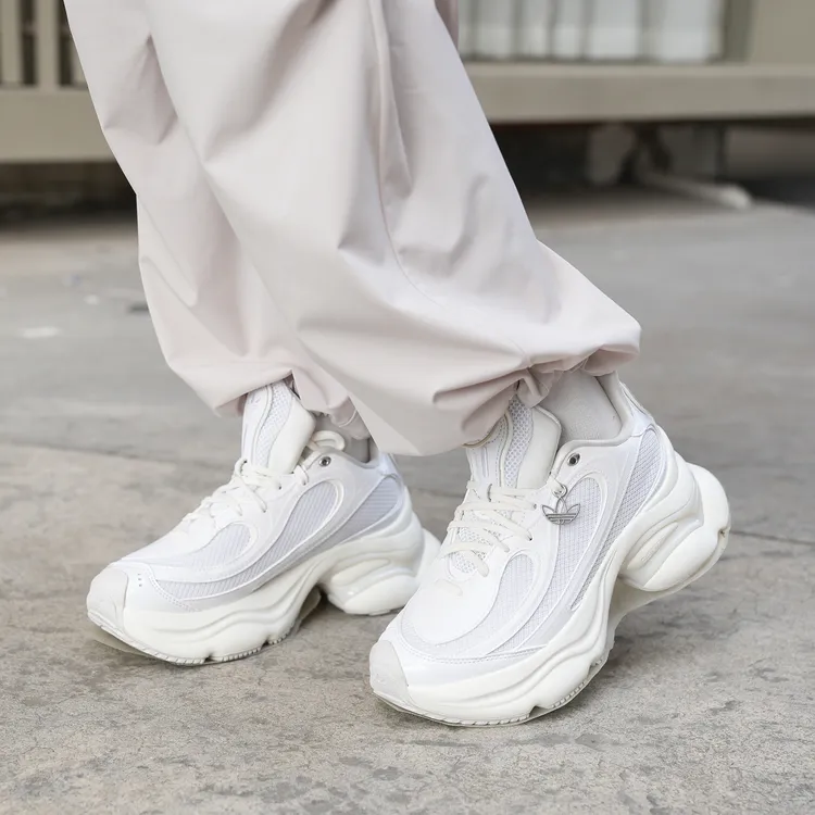 adidas阿迪达斯三叶草女鞋OZVENUZ运动鞋休闲鞋HQ2676