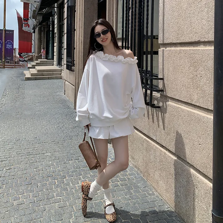 2025秋季新款韩系设计感立体花朵斜肩长袖卫衣慵懒风半身裙两件套