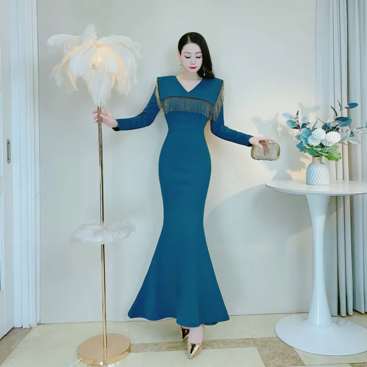 秋冬新款气质女人味重工流苏鱼尾长裙显高显瘦V领长袖包臀连衣裙