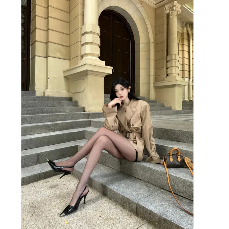 法式高级感风衣外套女装秋季新款英伦风收腰短款大衣配显瘦短裤