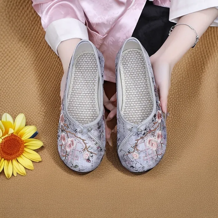 春季北京布鞋透气汉服民族绣花鞋软底防滑国风中老年平底舒适妈妈