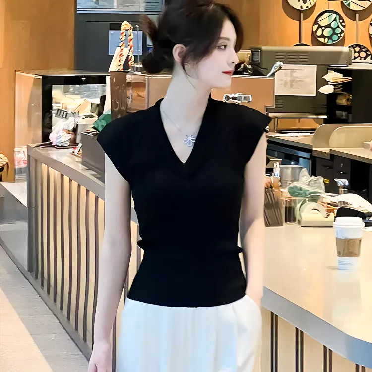 v领小飞袖镂空绑带t恤女冰丝短袖针织新款夏季修身设计感休闲上衣