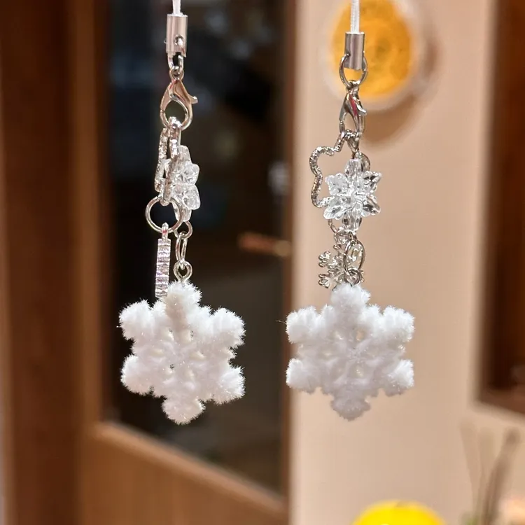 甜美圣诞雪花挂件冬日植绒雪花包包钥匙扣手机链圣诞节闺蜜礼物