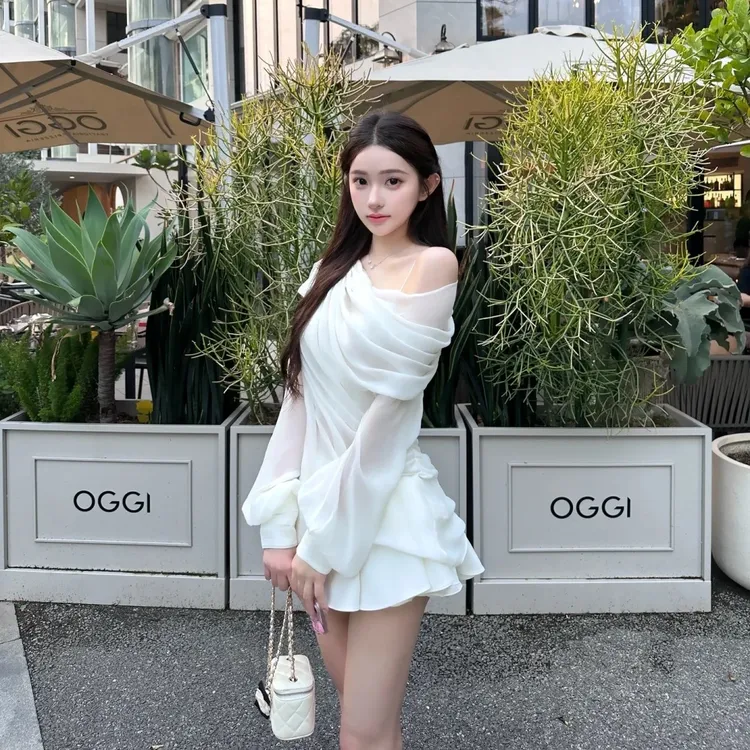 法式纯欲性感重工高级感斜肩衬衫显瘦收腰上衣配高腰半身裙套装女