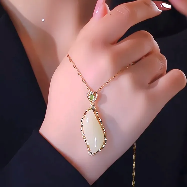 钛钢项链 2025新款白色美人腰项链气质小众轻奢时尚精致坠链