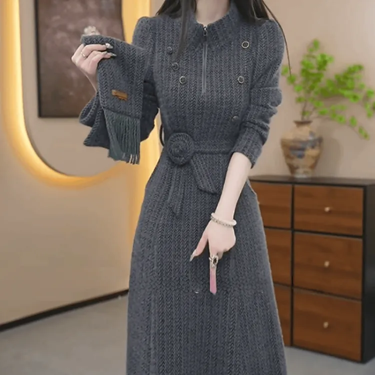  B235【连衣裙】2025秋冬新款时尚保暖加厚显瘦搭配围巾高贵连衣裙