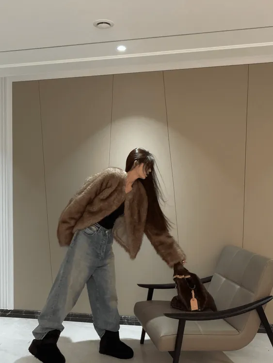 仿狐狸毛皮毛一体保暖冬季百搭不挑人休闲极简毛毛外套