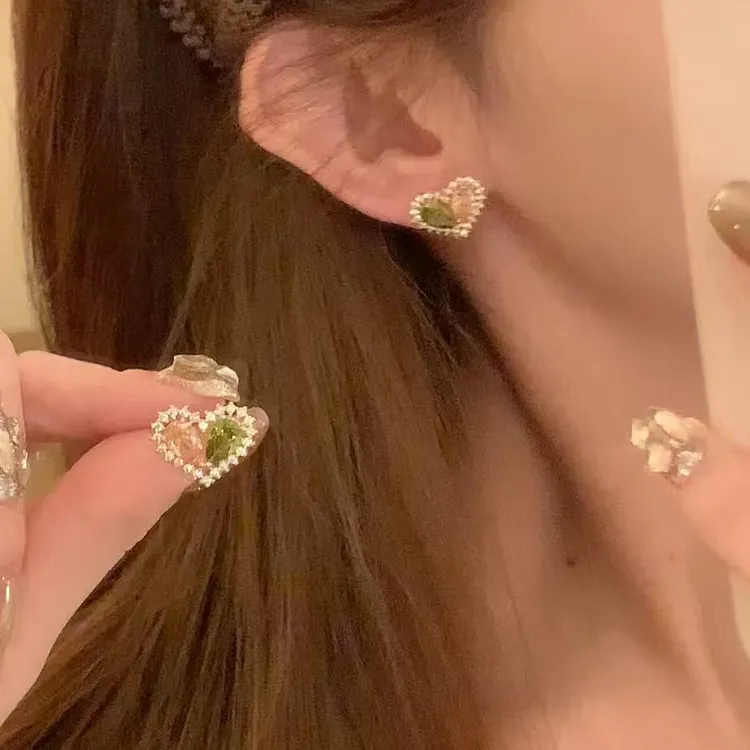 铜合金锆石耳饰 早秋气质甜美闪锆爱心耳环女百搭高级感耳针耳饰