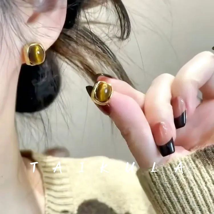 美拉德猫猫眼耳钉女轻奢简约高级感百搭秋冬爆款耳环时尚气质耳饰