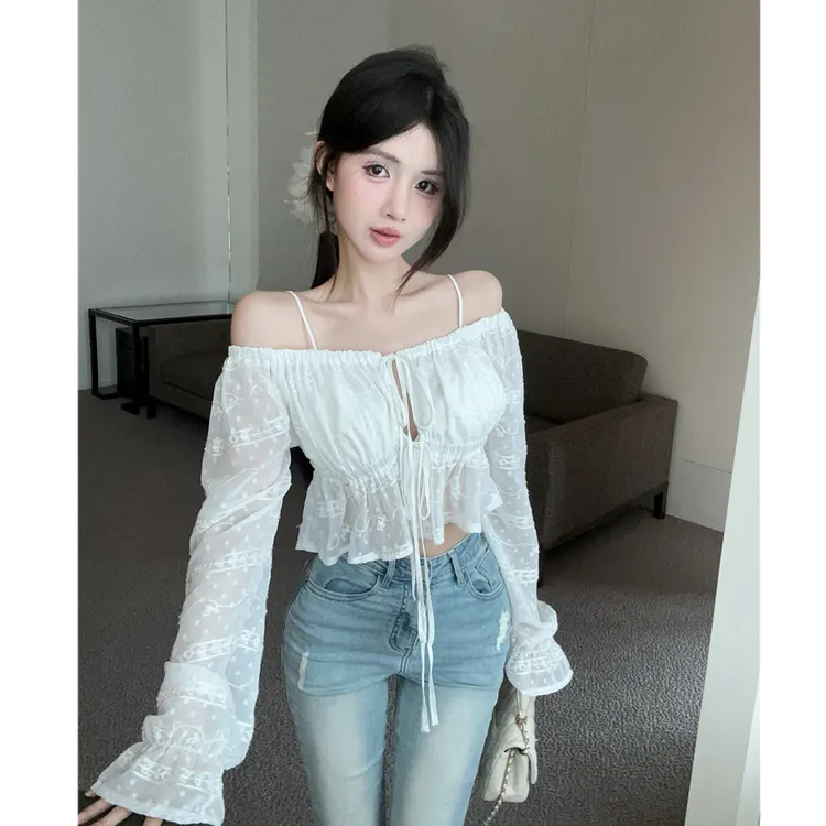 2025秋季新款纯欲性感蕾丝刺绣灯笼袖V领绑带上衣配修身显瘦裤子
