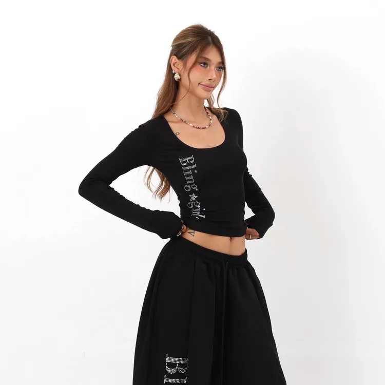 辣妹U领烫钻高弹修身T恤长袖纯色女正肩百搭慵懒风T恤打底上衣