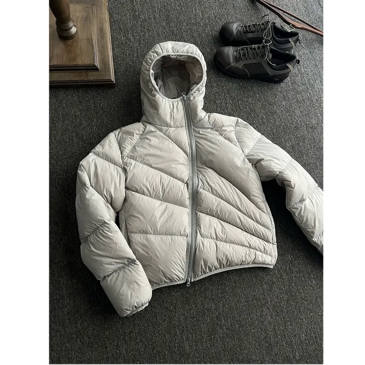 浅灰色放射线斜拉链排骨羽绒服男款冬季防风保暖轻薄连帽棉衣外套