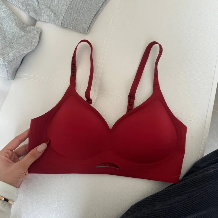 本命年红色内衣女无痕薄款聚拢显大小胸上托提拉无钢圈性感文胸罩