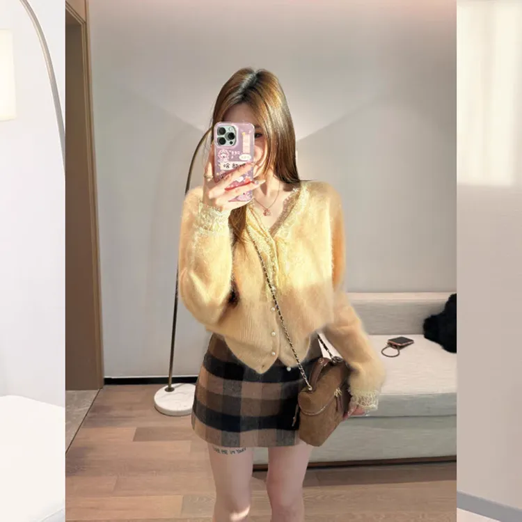 蕾丝花边毛衣开衫女秋冬一整套穿搭巨好看独特漂亮冬装短裙两件套