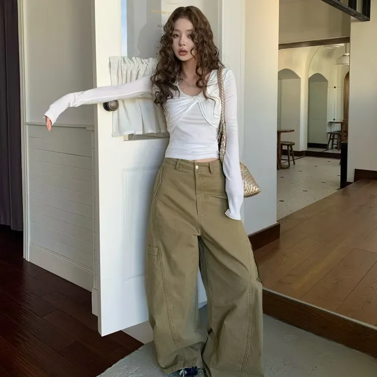 纯欲风辣妹白色V领褶皱长袖T恤女秋季修身显瘦内搭打底上衣设计感