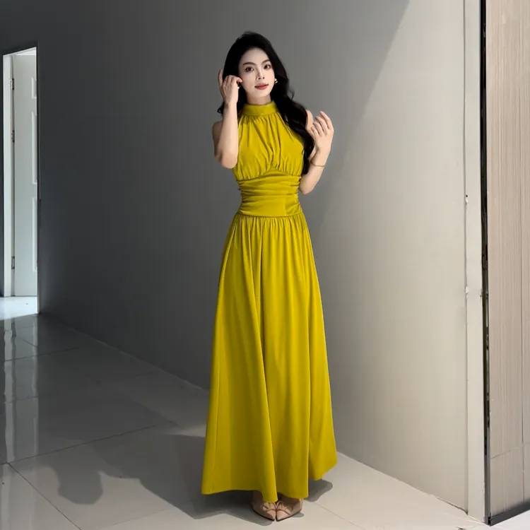 小众设计感挂脖无袖连衣裙女气质优雅褶皱收腰显瘦A字长裙子