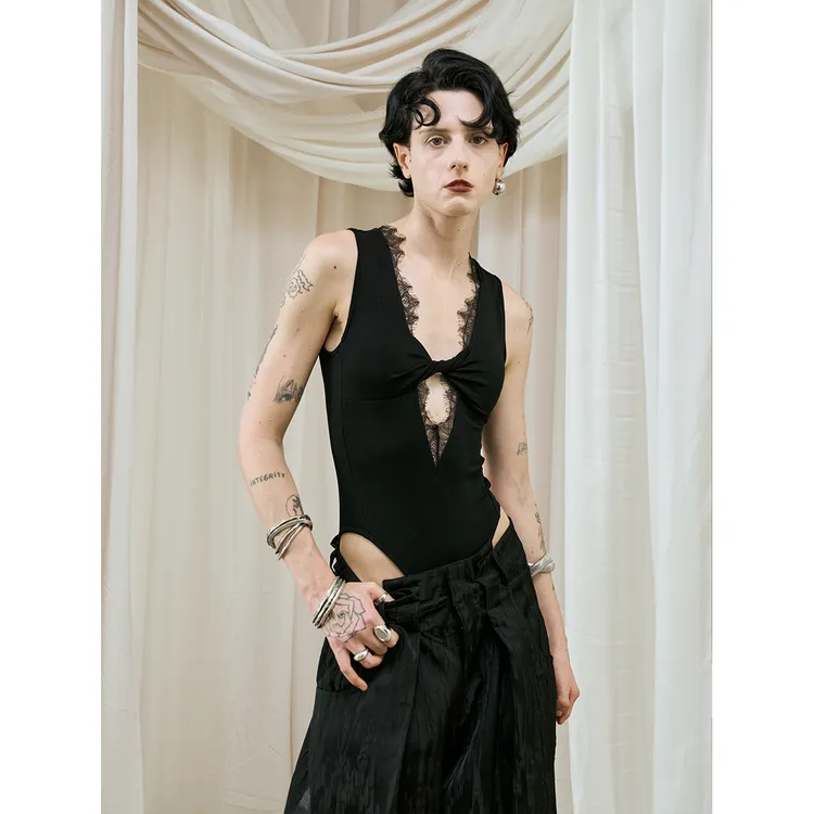 A KIND EGO【新品】蕾丝心结可拆卸胸垫镂空连体无袖上衣 K5550