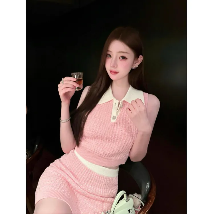 韩系甜美少女2025夏季新款老钱风撞色翻领无袖针织上衣配短裙套装