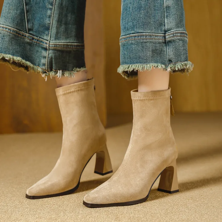 高级感气质不累脚显瘦绒面短靴女粗跟秋冬季新款高跟后拉链时装靴