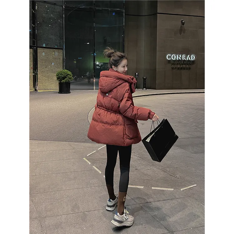 中长款红色羽绒服女2025冬季新款90白鸭绒收腰加厚设计款连帽外套