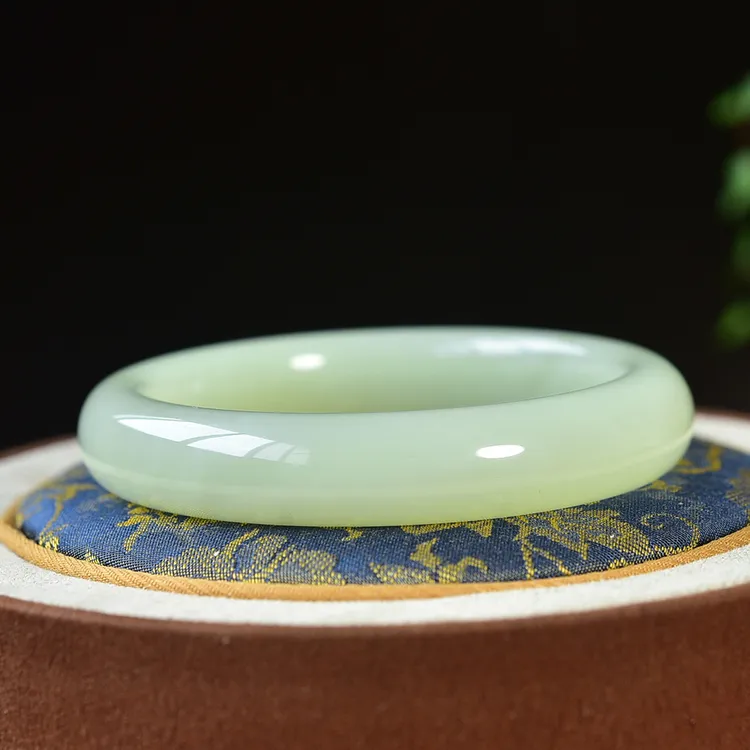 和田玉黄口手镯，圈口：52.6