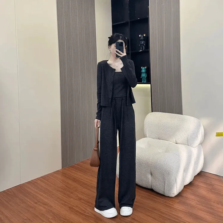 拉夏贝尔慵懒运动休闲套装女秋2025新款宽松开衫吊带阔腿裤三件套