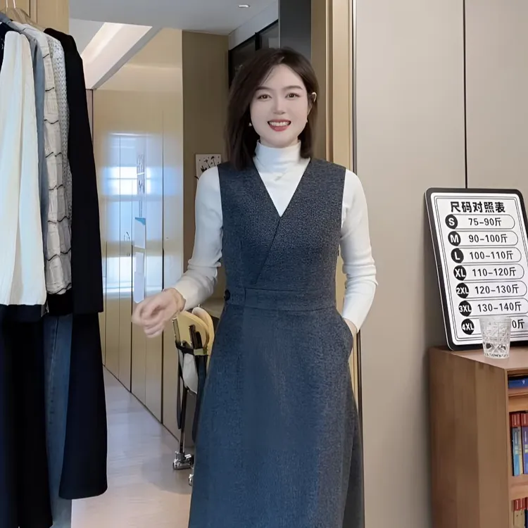 大H【寻】时尚V领洋气减龄修身气质人字纹显瘦百搭冬季连衣裙马甲裙