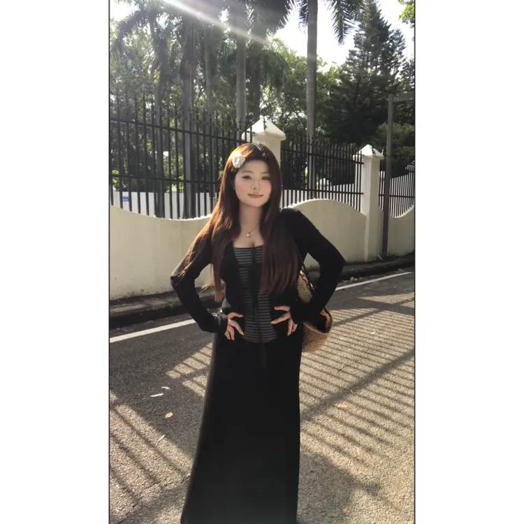 大码女装韩系松弛感黑色开衫条纹吊带背心高腰显瘦半裙气质套装