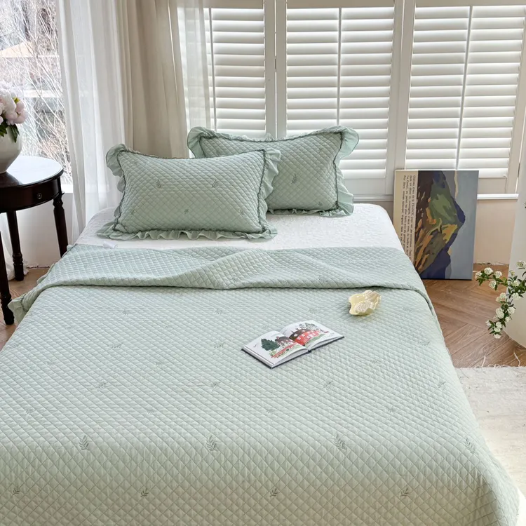 2025新款韩式高端全棉床盖三件套绗缝刺绣花边款