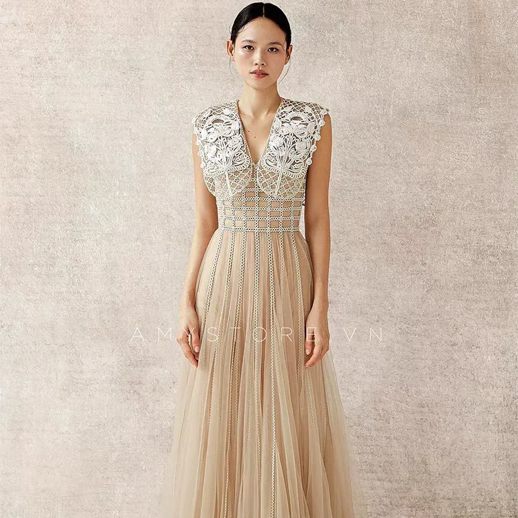 【自在风雅】越南小众新款显瘦时尚无袖V领收腰A字连衣裙