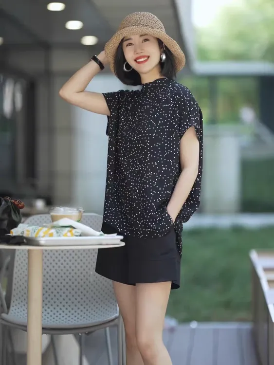 高端波点短袖立领衬衫女夏复古度假风2025新款显瘦遮肉上衣气质