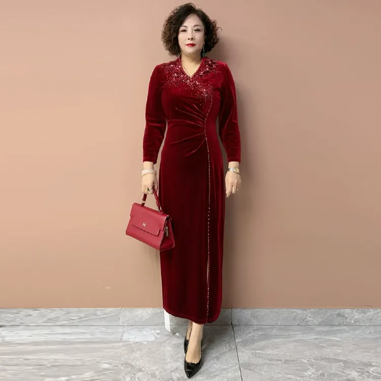 春季新款丝绒镶钻喜婆婆妈妈婚宴装连衣裙宽松遮肉洋气红色敬酒服