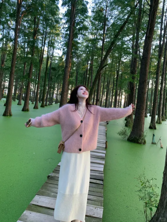 2025秋季新款法式温柔风粉色坑条毛衣开衫搭配半身裙气质两件套女