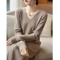 100纯山羊绒衫女士中长款针织衫V领宽松版型过膝款连衣长裙