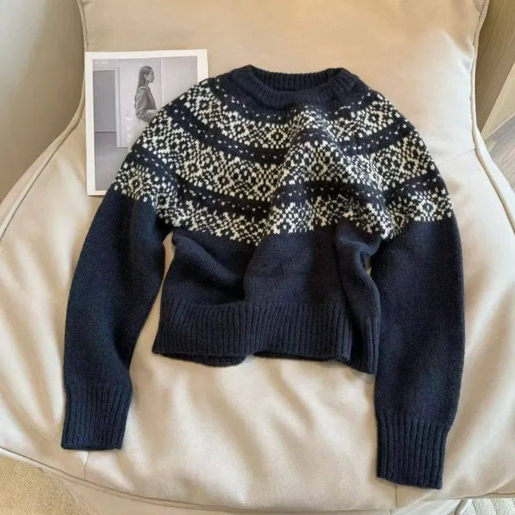【费尔岛】圆领提花复古套头毛衣冬季新款时尚慵懒风保暖长袖针织衫