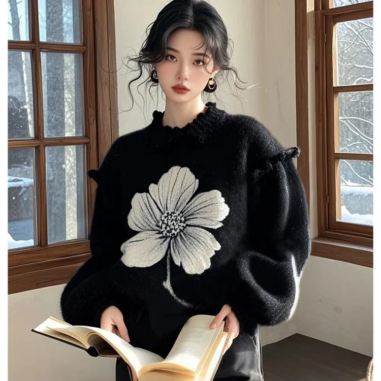 今年流行慵懒高级感超好看韩系奶呼呼软糯漂亮黑色印花灯笼袖毛衣