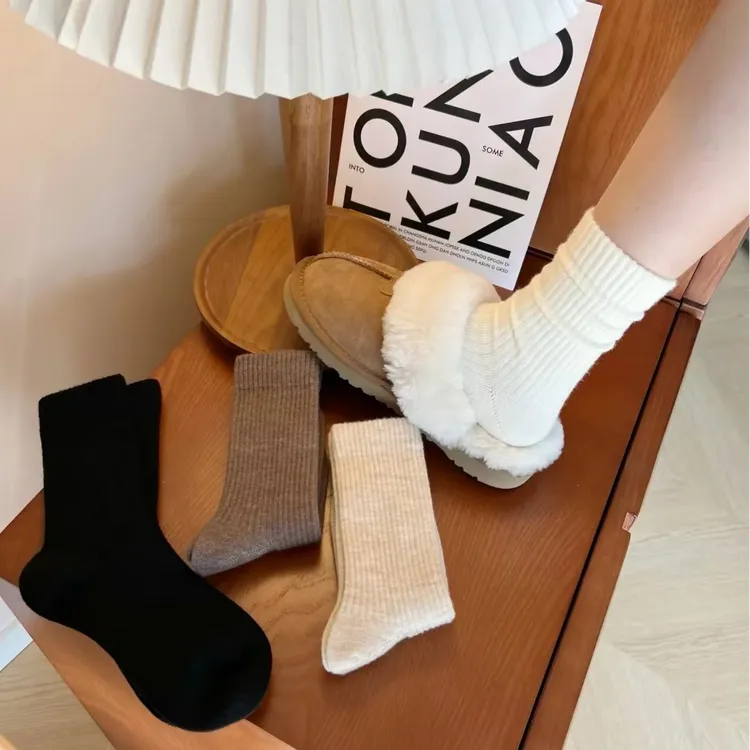 百搭保暖纯色系中长筒女袜W6026