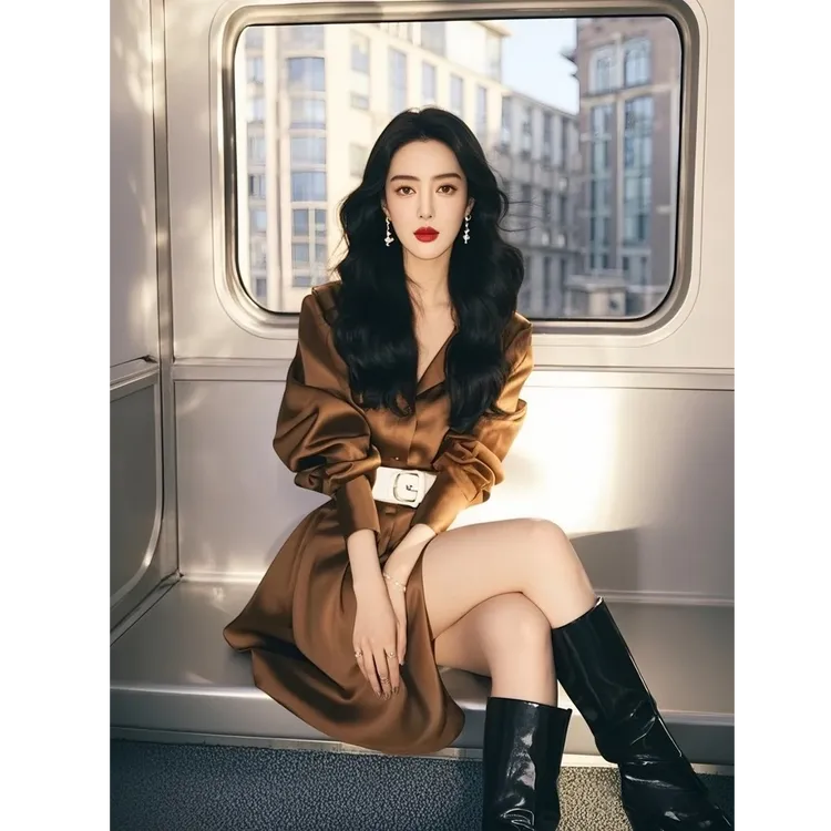 超好看咖色长袖衬衫连衣裙2025早春新款超火法式收腰高端职业长裙