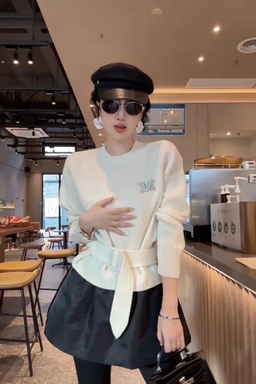 XIAOBAI常规款修身型衫女装圆领短款轻奢常规针织百搭