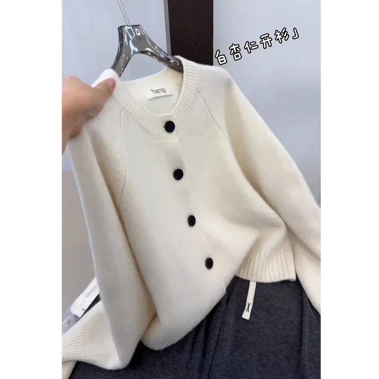 2025年秋冬新款韩版时尚百搭显瘦设计感甜美减龄圆领上衣针织衫