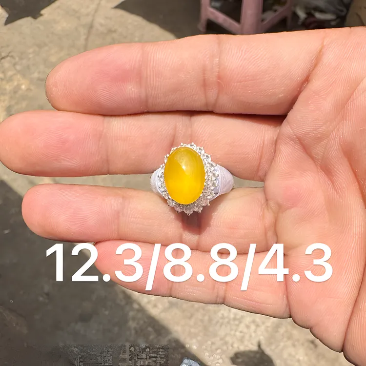 0630(小哪吒在源头)冰玻种翡翠柠檬黄戒面干净肉细杠味荧光足M250