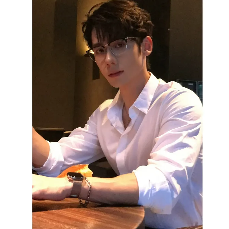 英伦雅痞白色长袖衬衫男夏季冰丝dk西装内搭衬衣高级感禁欲系外套