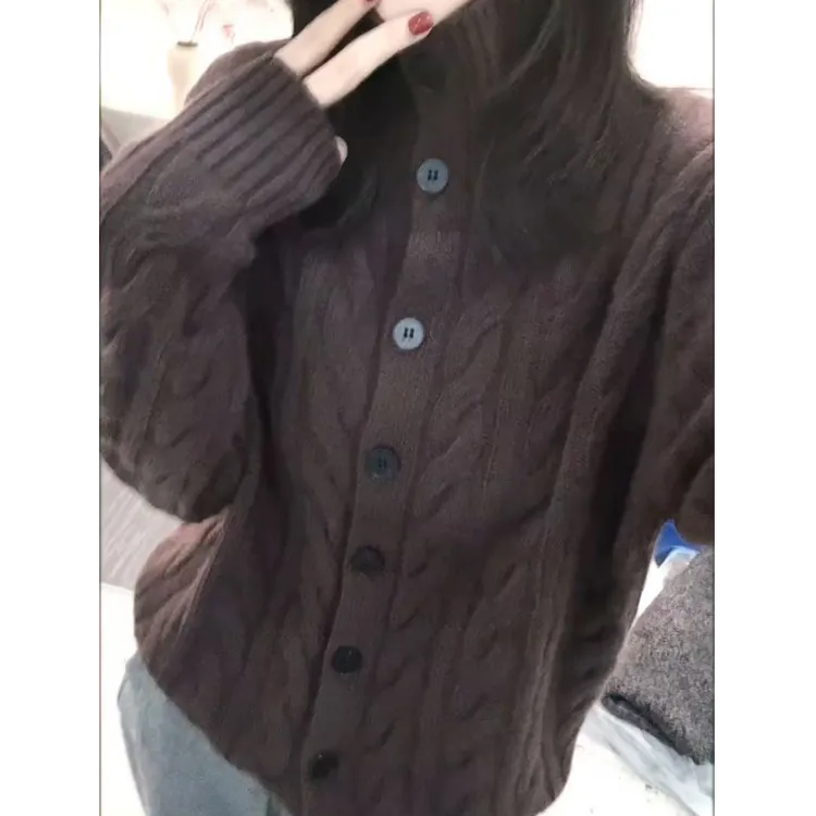 韩版慵懒风复古穿搭2025年秋冬新款时尚高领单排扣针织开衫上衣女