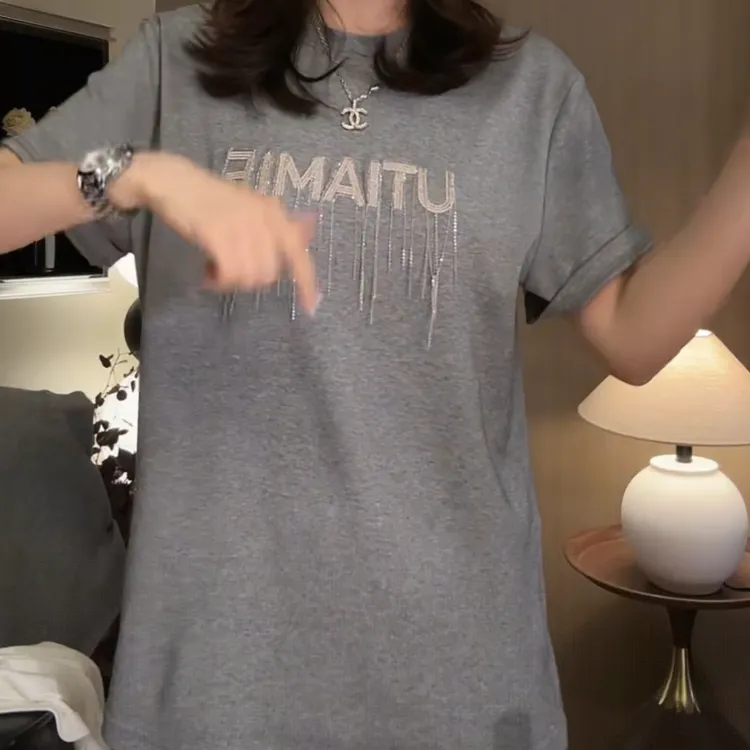 设计感时尚小众百搭宽松短袖T恤女2025夏季新款圆领气质通勤上衣